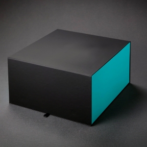 Duo Tone Box with Magnetic Fold Down Lid